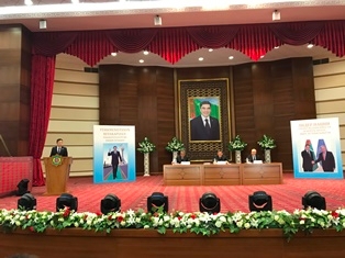 Посол КАЦУМАТА во время выступления