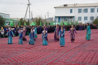 Народный танец в исполнении учеников